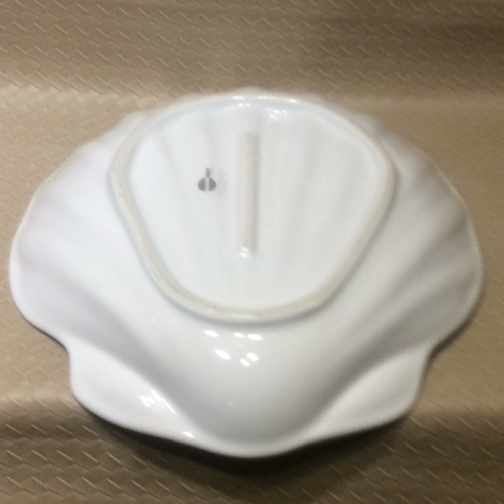 Large White Shell Bowl Made in Portugal. - Picture 8 of 8
